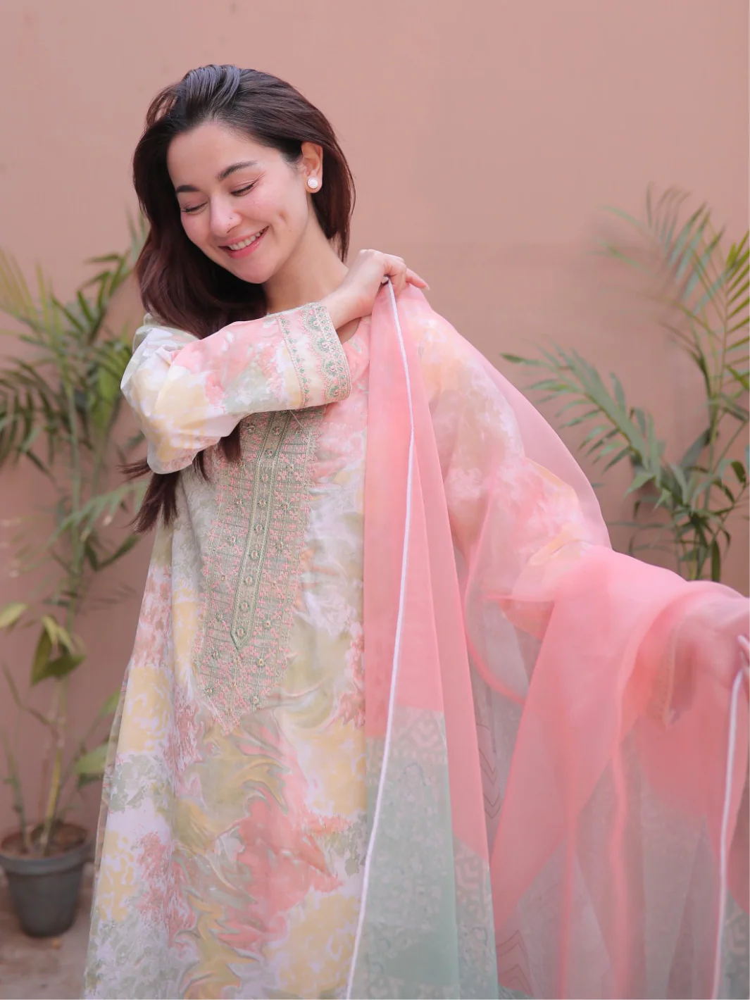 Hania Amir - Pink Blush - Image 3