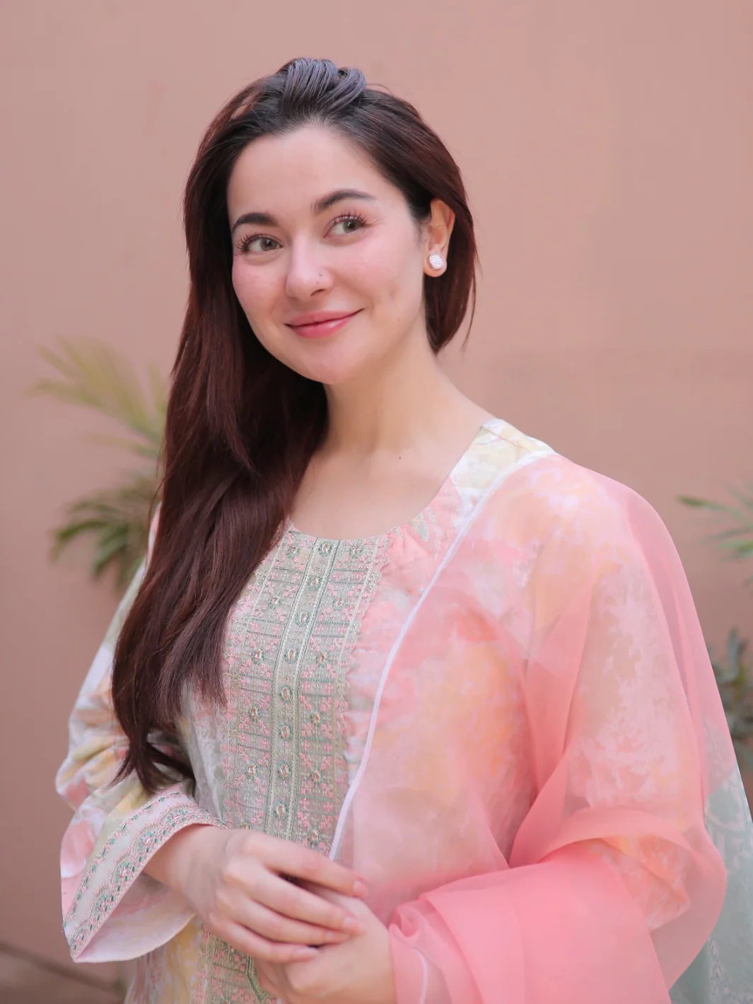 Hania Amir - Pink Blush - Image 4